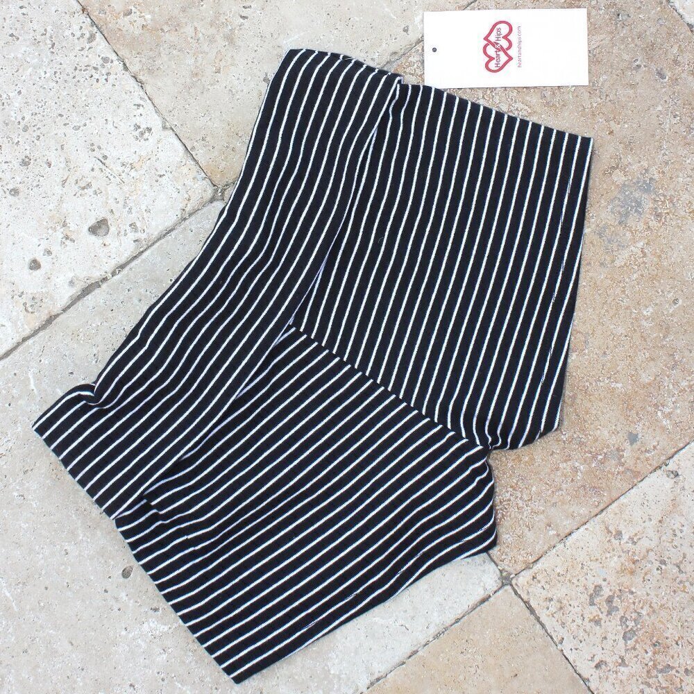 Black & White Exercise Short Stretch Pants by Heart & Hips - Picture 5 of 11
